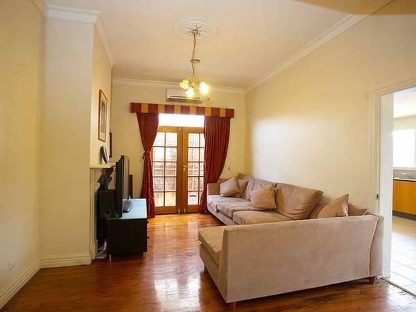 Captivating Edwardian Gem! Picture 2