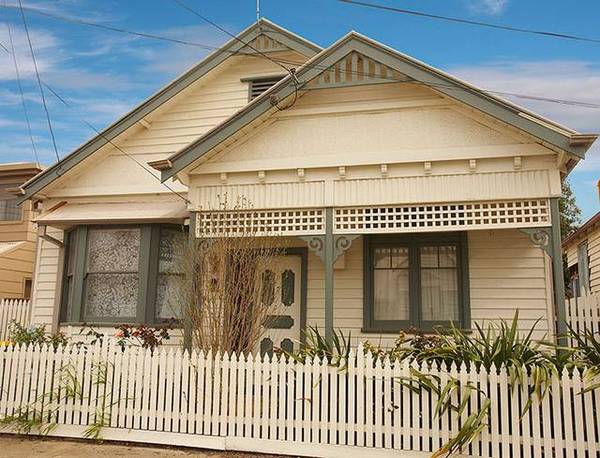 Captivating Edwardian Gem! Picture 1