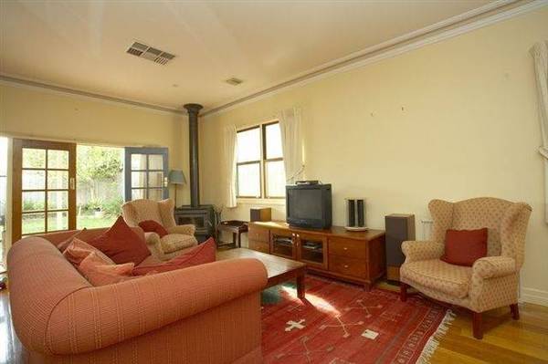 Beautifully renovated 3 bed
+study period home 2 bath,heating,aircon. Picture 3