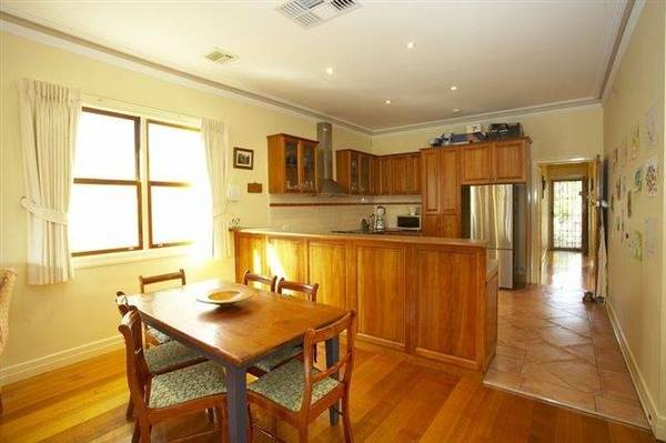 Beautifully renovated 3 bed
+study period home 2 bath,heating,aircon. Picture 2