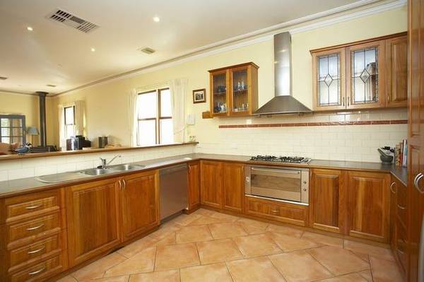 Williamstown Lifestyle, mintues away in Newport Picture 2