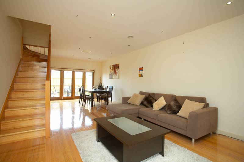 Affordable Stunning modern 2 storey Townhouse! Picture 1
