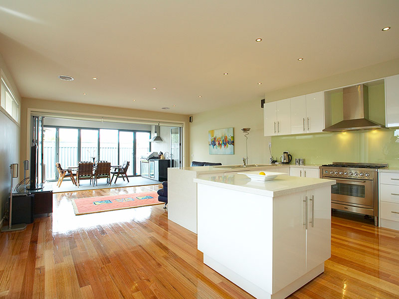 A Stunning Residence awaits your inspection! Picture 2