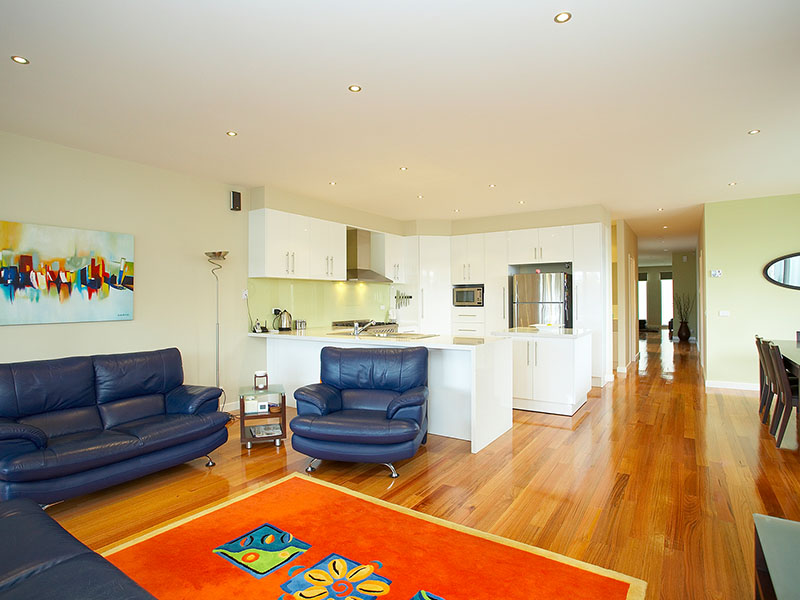 A Stunning Residence awaits your inspection! Picture 3