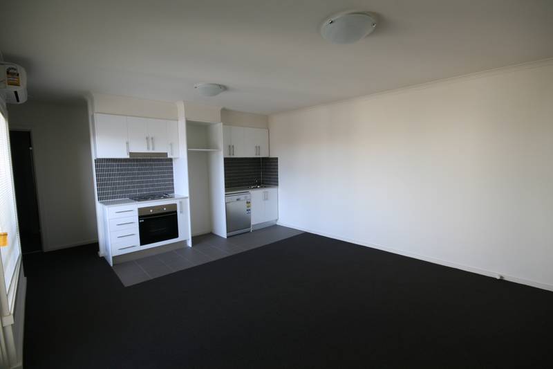Stunning Top Floor Penthouse Apartment in the heart of Yarraville Village. Picture