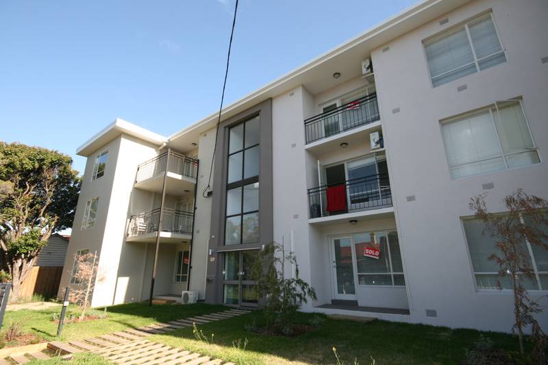 Stunning Top Floor Penthouse Apartment in the heart of Yarraville Village. Picture