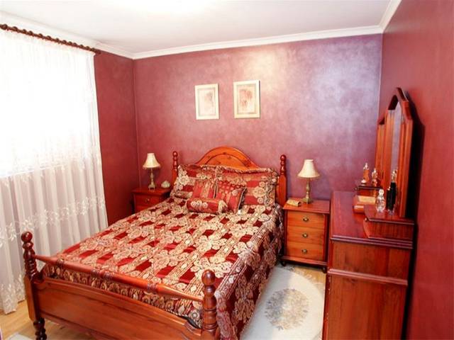 Renovted 2 Bedroom Apartment with balcony lock up garage. Picture Renovted 2 Bedroom Apartment with balcony lock up garage. Picture