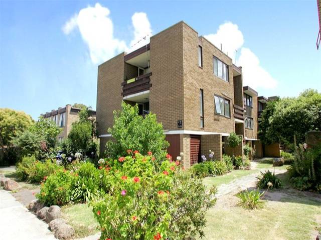 Renovted 2 Bedroom Apartment with balcony lock up garage. Picture Renovted 2 Bedroom Apartment with balcony lock up garage. Picture