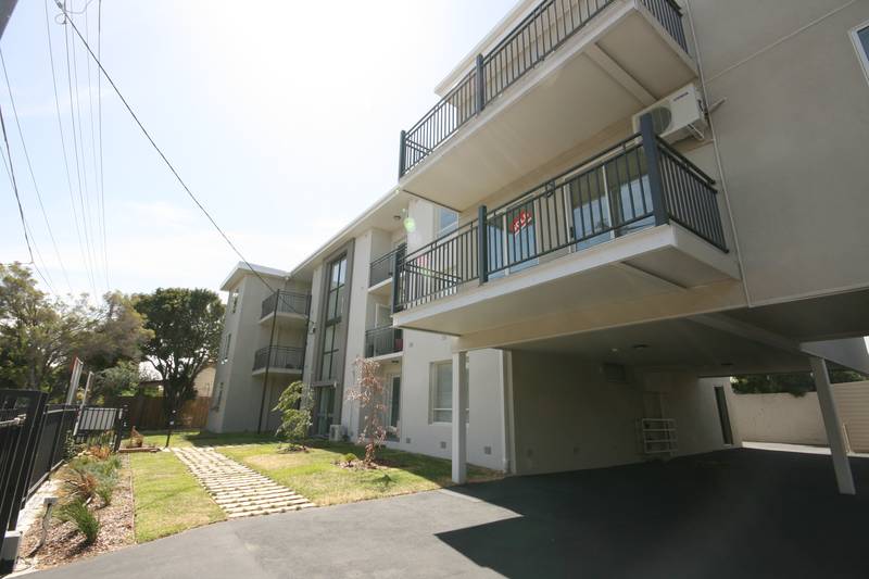 Stunning Top Floor Apartment in the heart of Yarraville Village. Picture