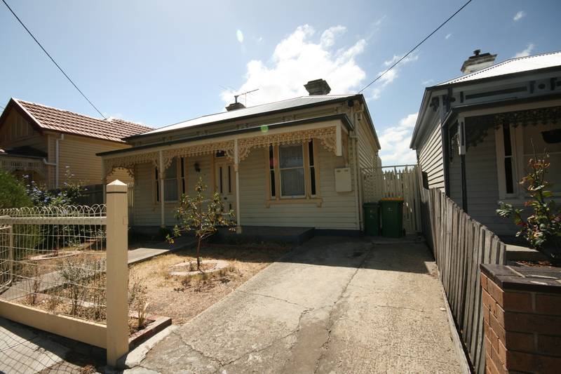 Stunning Double Fronted Contemporary Home Picture 1