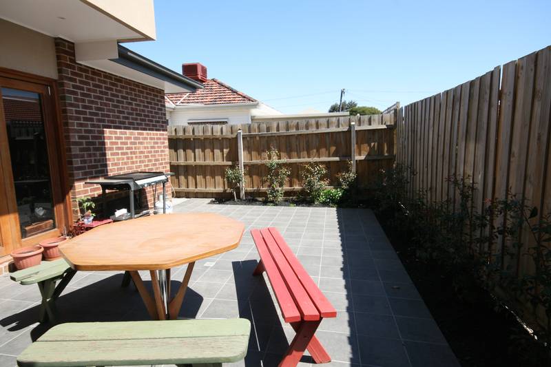 Stunning Executive Townhouse Picture 3