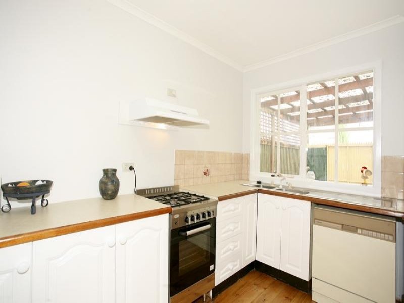 Light & Bright Single Fronted Home walking distance to all amenties Picture