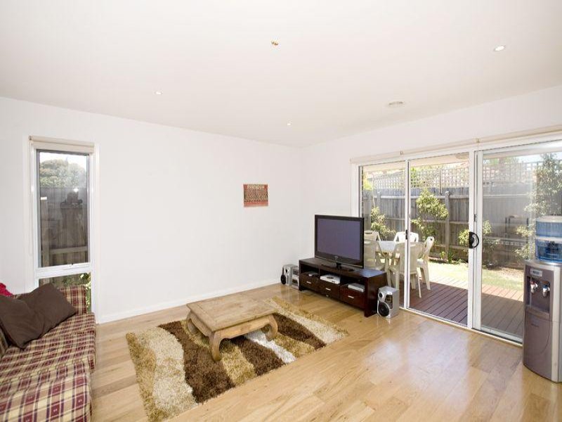 Stunning Double storey 3 bed plus double garage Residence Picture