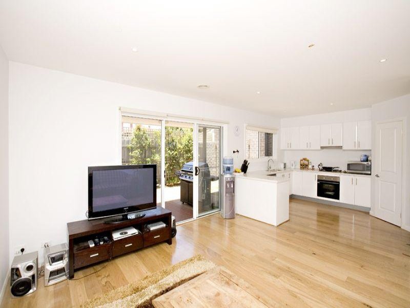 Stunning Double storey 3 bed plus double garage Residence Picture