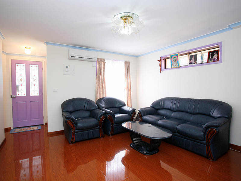 Melrose place,beverley hills 90210 ,Seddon village what a lifestyle! Picture 2