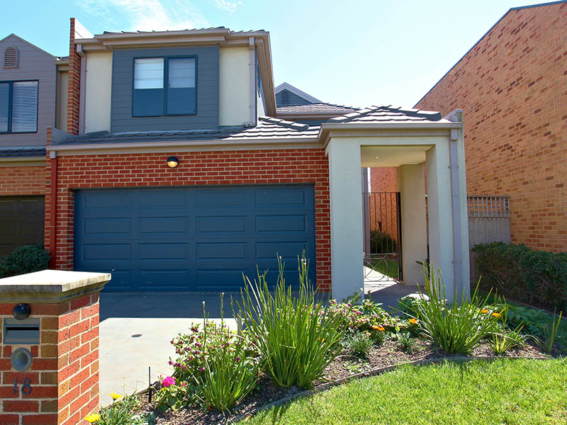 Luxury
4 bed Designer Residence! Picture 1