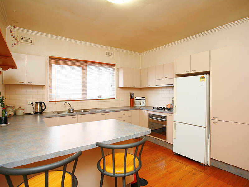 Under offer.under contract! Picture 2