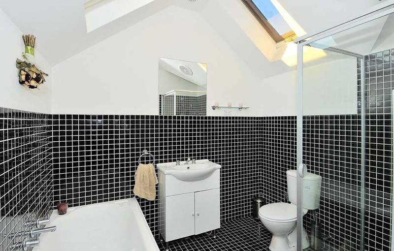 Sensational 3 bed townhouse! in the heart of Seddon. Picture 3