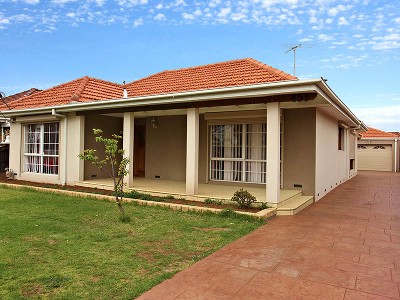 Large 4 bed renovated and extended family home! Picture