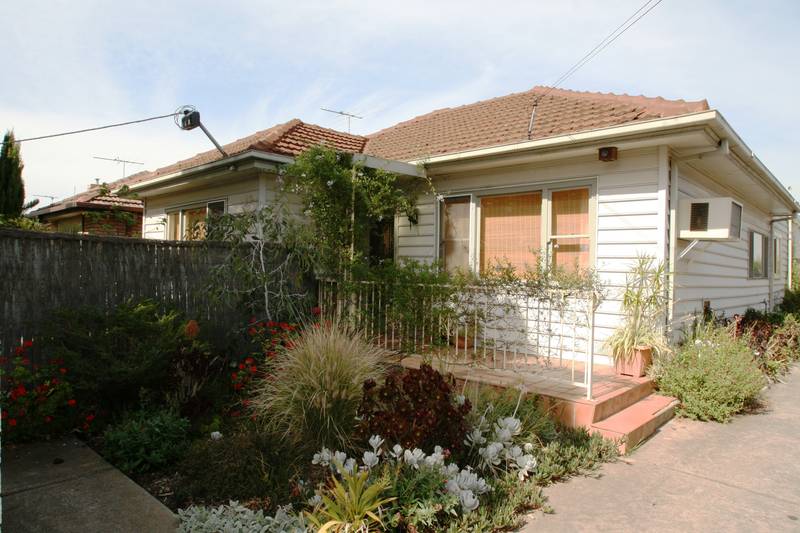 Large 3 Bedroom
low maintenaince Home! Great Location Picture 1