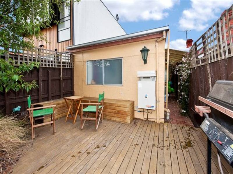 Close to All Amenties, this cosy home is a sure delight! Picture 3