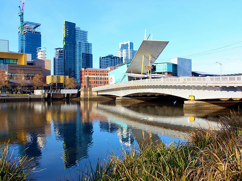 "New York Style Living On Flinders Street!" Picture 3