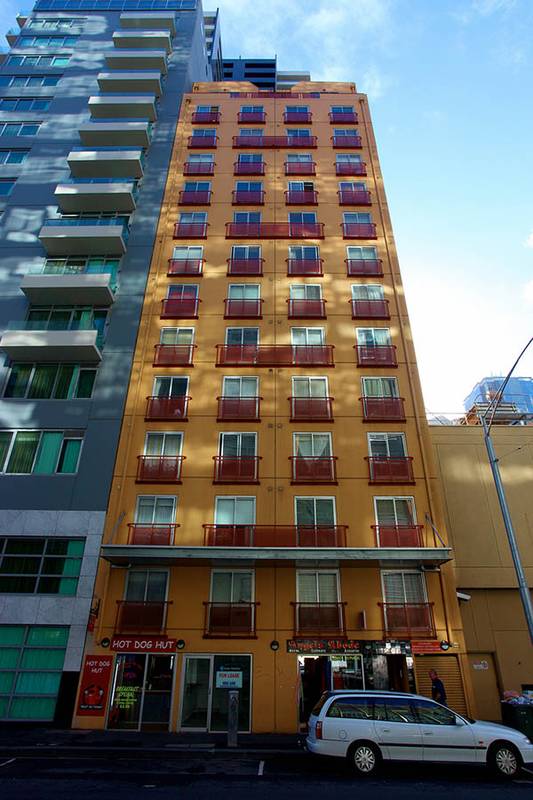 "New York Style Living On Flinders Street!" Picture 1