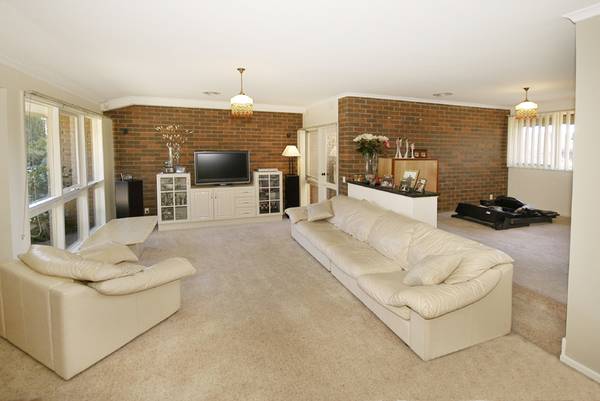 Prestigious Living in Court Location Picture 2