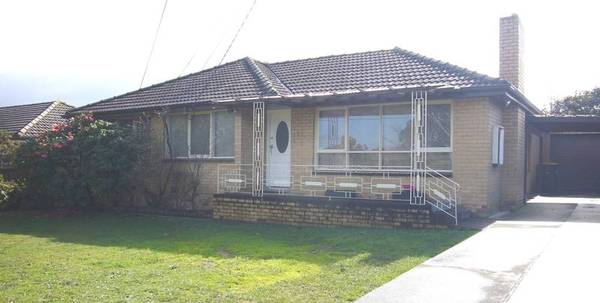 TWO LARGE LIVING AREAS Picture 1