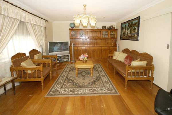 Vendors Moving To The Country Picture