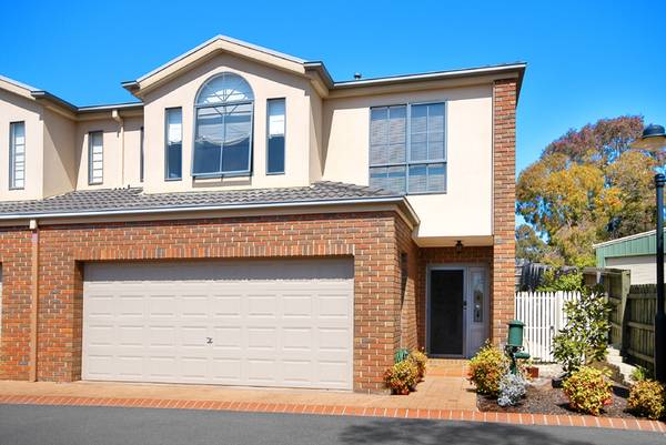 Stylish Town Residence With A Low Maintenance Lifestyle Picture