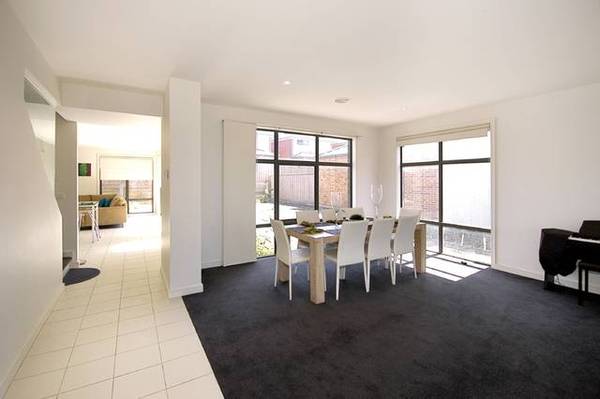 WAVERLEY PARK STUNNER Picture