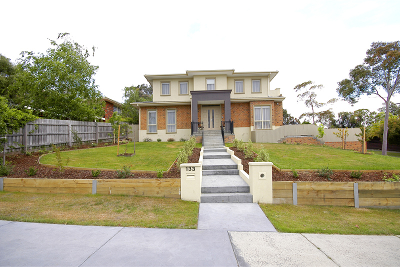 Absolute Quality, Exclusive Living & Stunning Views! Picture 2