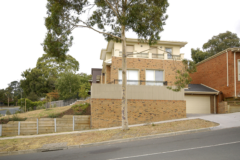 Absolute Quality, Exclusive Living & Stunning Views! Picture 1