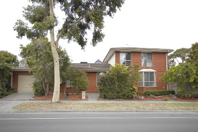 Contemporary Living in the Heart of Wheelers Hill Picture