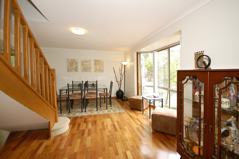 Contemporary Living in the Heart of Wheelers Hill Picture