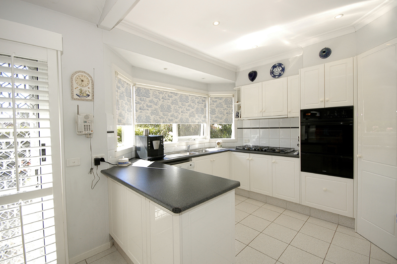 Stunning Townhouse! Picture 3