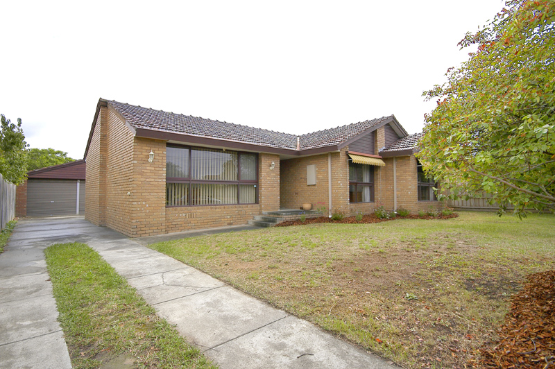 A Rare Opportunity to Improve in Wheelers Hill Picture 2