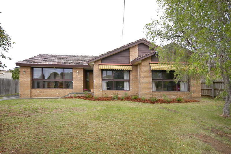 A Rare Opportunity to Improve in Wheelers Hill Picture 1