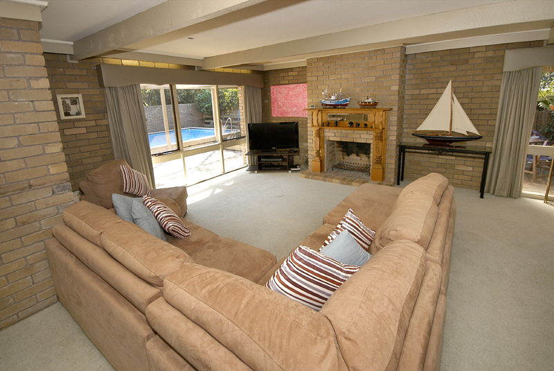 58 SUNNYBROOK DRIVE, WHEELERS HILL Picture 2