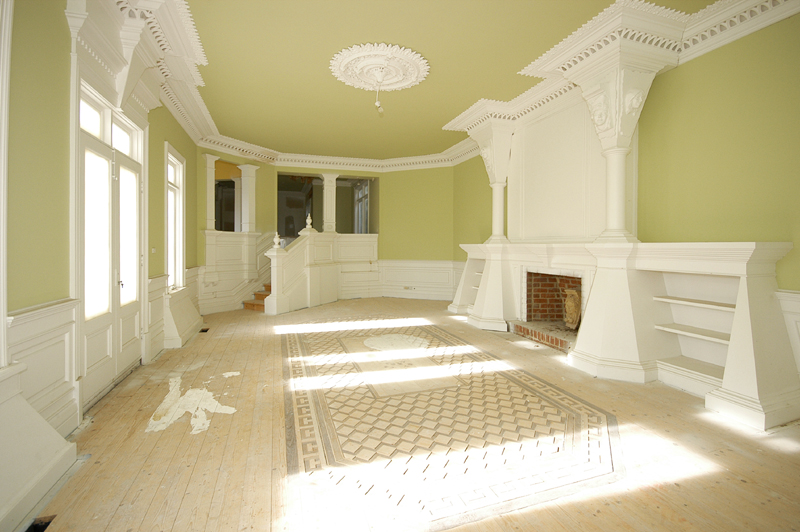 Live Like a King In Your Own Castle! Picture 2