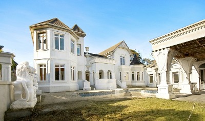 Live Like a King In Your Own Castle! Picture