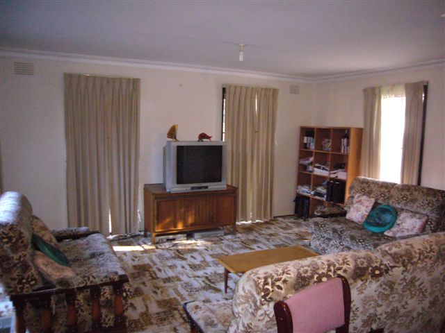 Live a stone's throw from it all... Picture 1