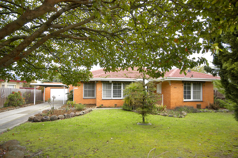 Impressive Family Home Picture 1