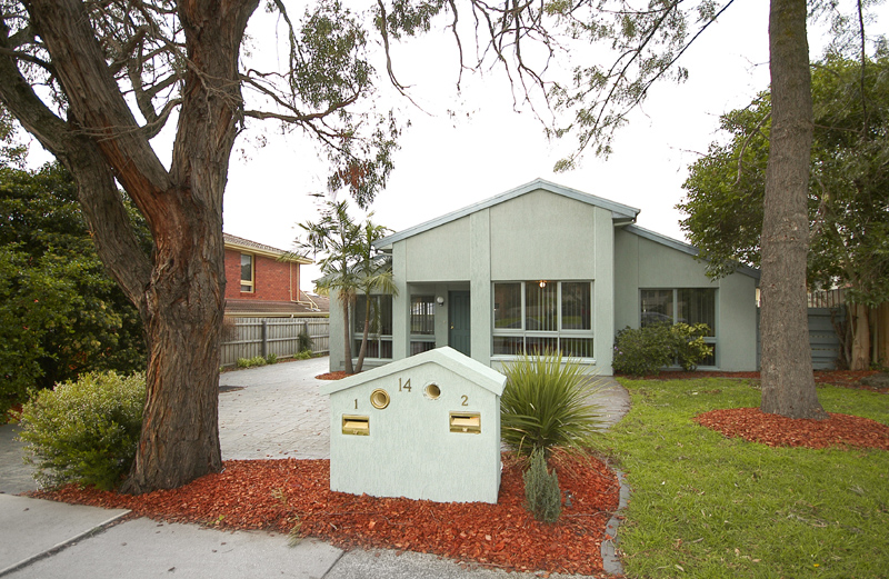 Neat as a pin & ready to move in! Picture 1