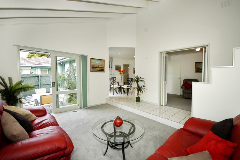 Neat as a pin & ready to move in! Picture 2