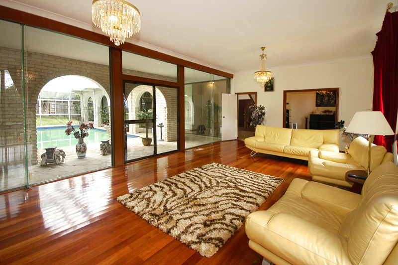 Impressive Golden Mile Beauty! Picture 2