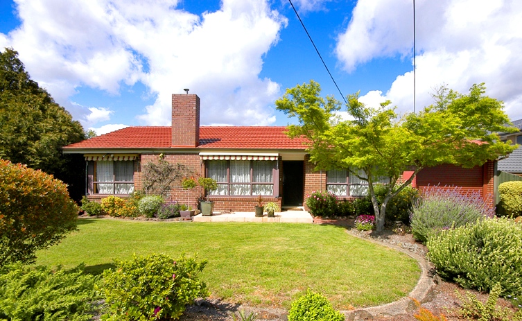 Stunning Presentation- Great Location! Picture 1