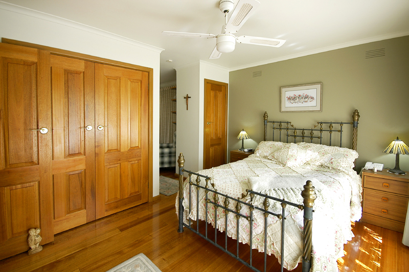 Stunning Presentation- Great Location! Picture 3