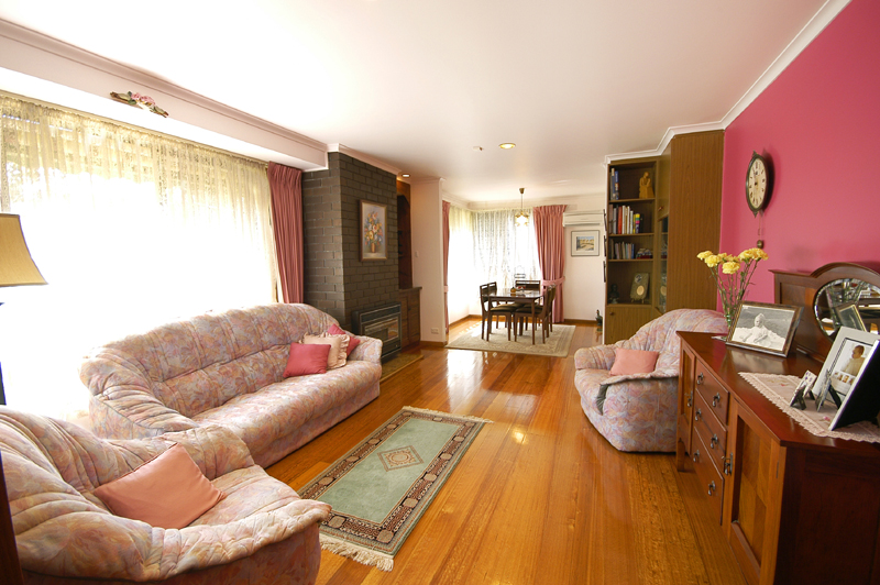 Stunning Presentation- Great Location! Picture 2